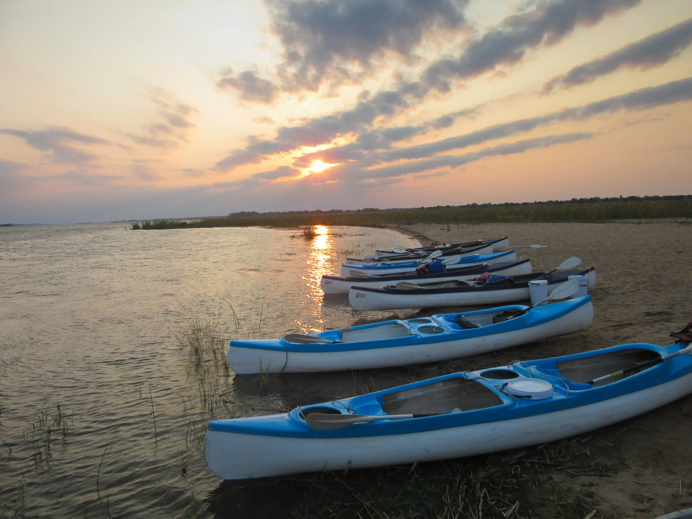 Zambie – kanoistika na řece Zambezi
