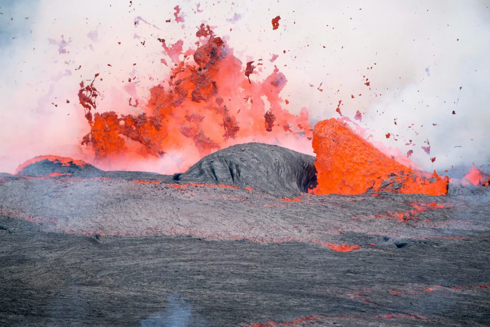 Nyiragongo – lávové jezero aktivní sopky DR Kongo
